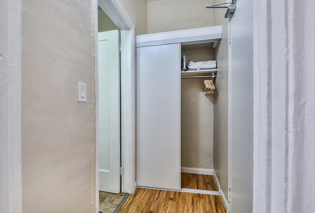 Building Photo - 727 S Alvarado St