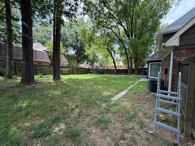 Building Photo - 2910 Foster Dale Cove