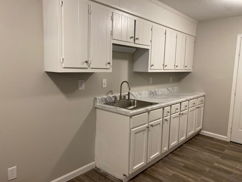 Building Photo - 20 Lennon Cv