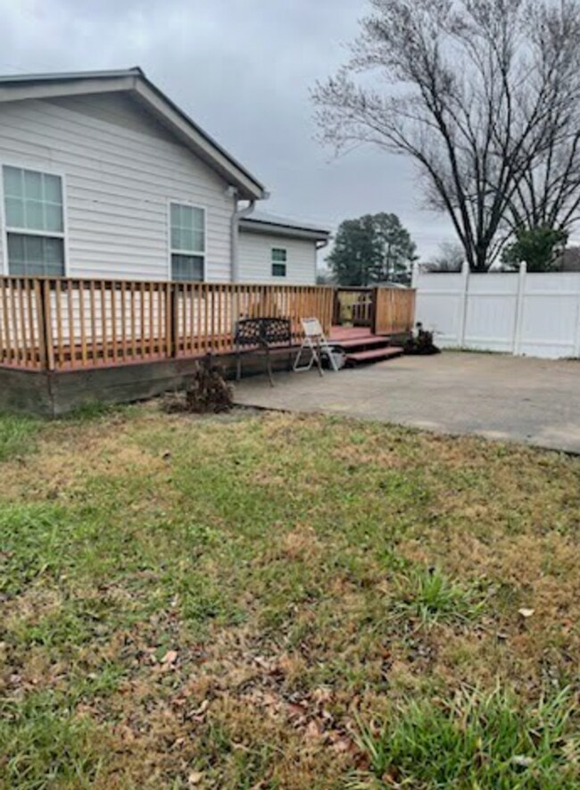 Building Photo - 1550 Old Dover Rd