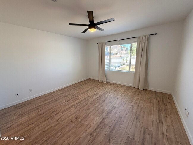 Building Photo - 9948 E Thornbush Ave