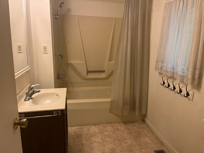 Building Photo - 310 S Washington St