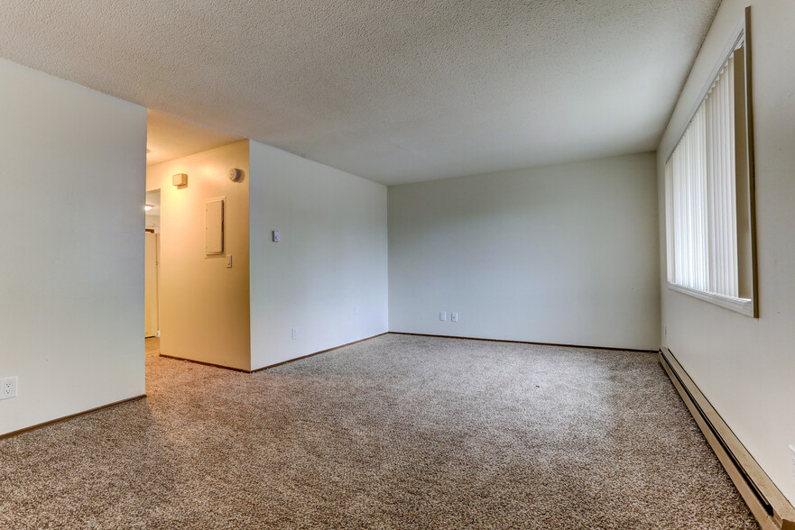 Interior Photo - Amber Lantern Apartments-ALT-1668A