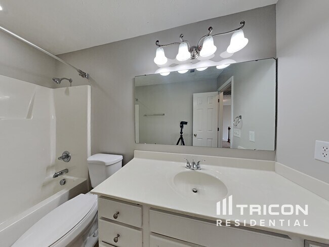 Building Photo - 82 Hester Pl