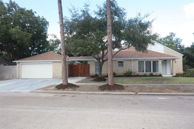 Primary Photo - 2210 Shadowbriar Dr
