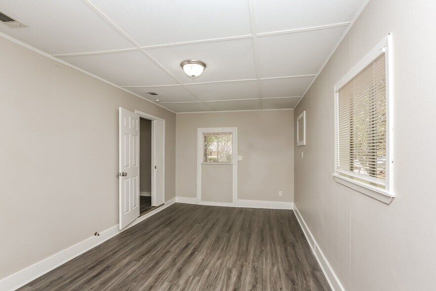 Building Photo - 3726 Edwards Ave