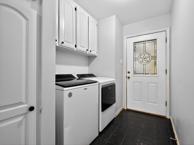 Building Photo - 18270 Stillwood Ln