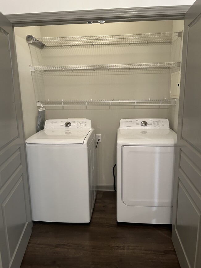 Washer/Dryer - 400 Bucksley Ln