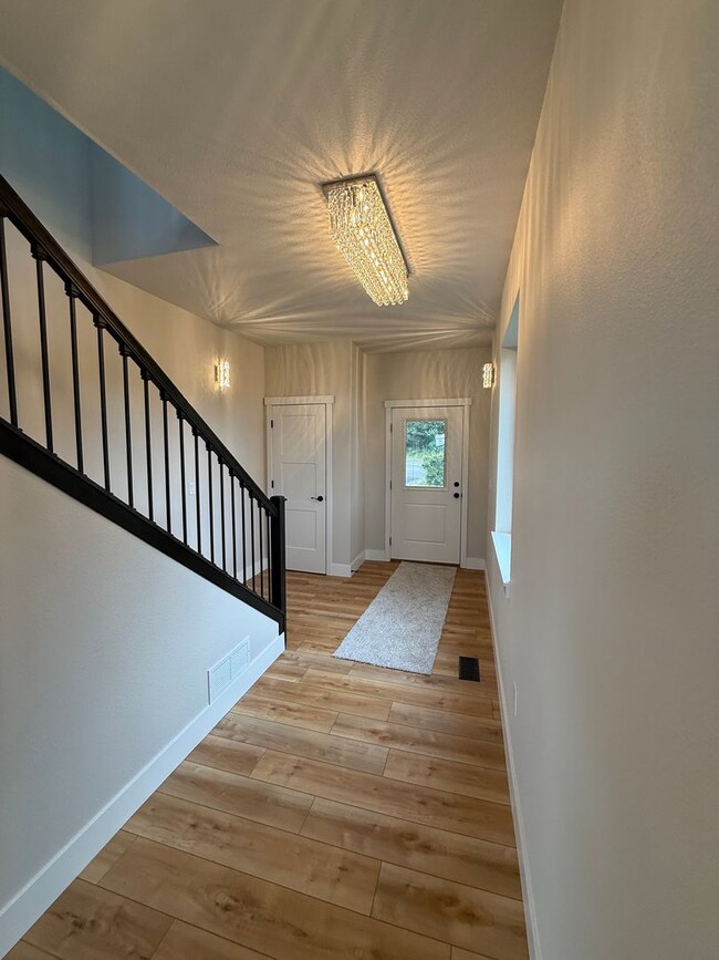 Building Photo - 18744 Denmark Cir