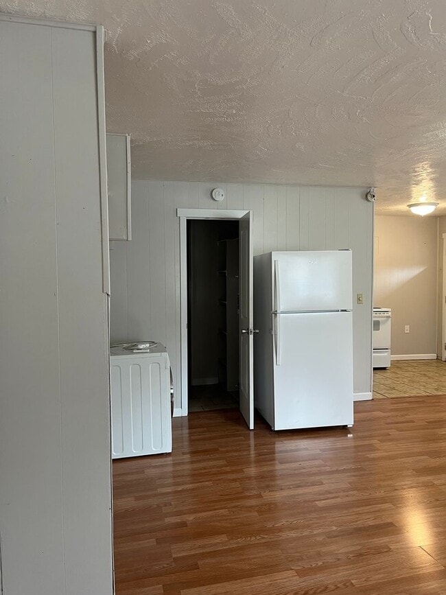 Building Photo - Quaint Studio , 1 Bath Home in Grants Pass