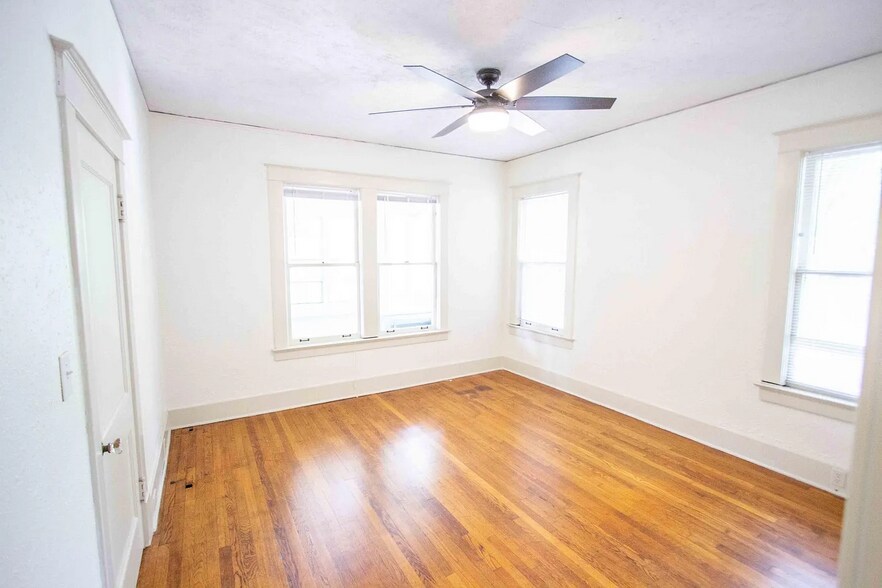 Building Photo - 151 N Evergreen St