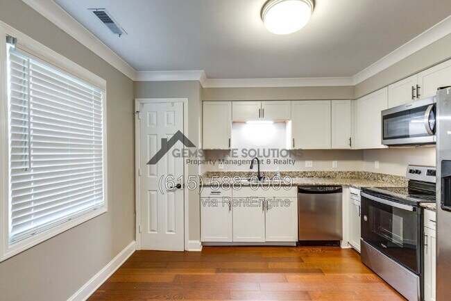 Building Photo - 717 Fox Ridge Dr