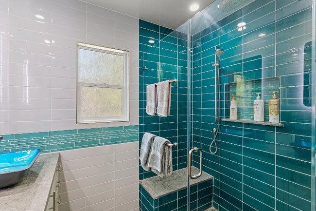 Building Photo - 1015 E Verdugo Ave