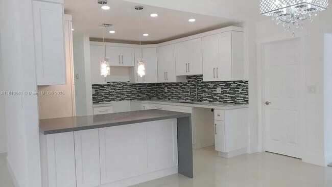 Building Photo - 3812 SW 133rd Pl