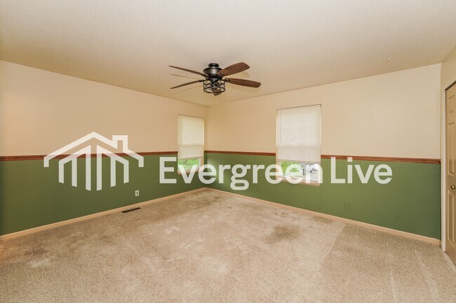 Building Photo - 33966 Harding Ave