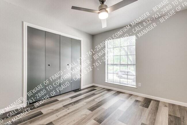 Building Photo - 8805 Wood Glen Dr