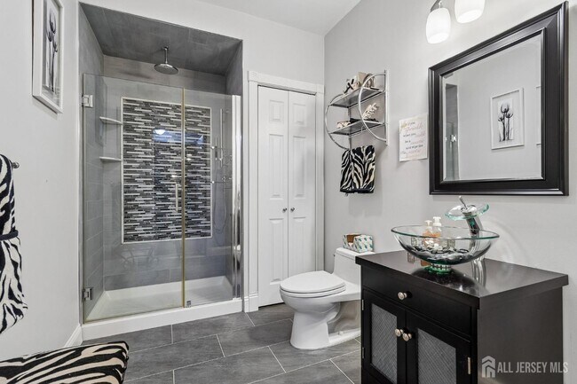 Building Photo - 16 Valley Wood Dr