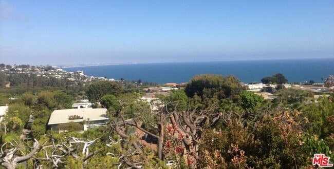 Building Photo - 3440 Shoreheights Dr