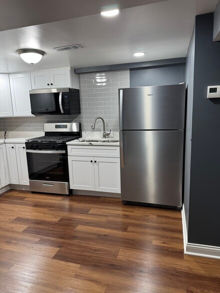 Building Photo - 2309 W 47th Pl