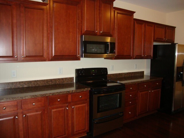 Building Photo - Stunning 2 Story Home with Open Kitchen