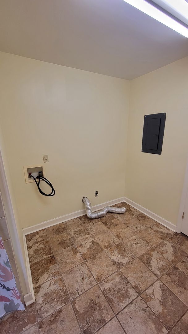 Building Photo - AVAILABLE NOW, $500 OFF FIRST FULL MONTH O...