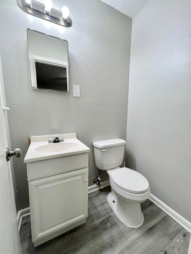 Building Photo - 424 Stoneham Rd