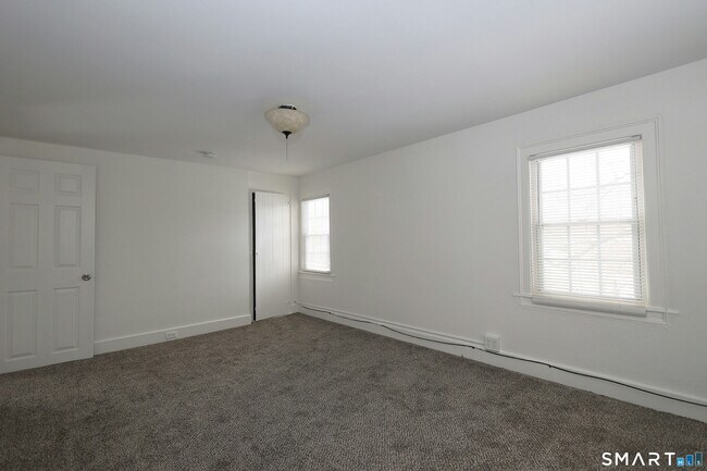 Building Photo - 48 W Branchville Rd