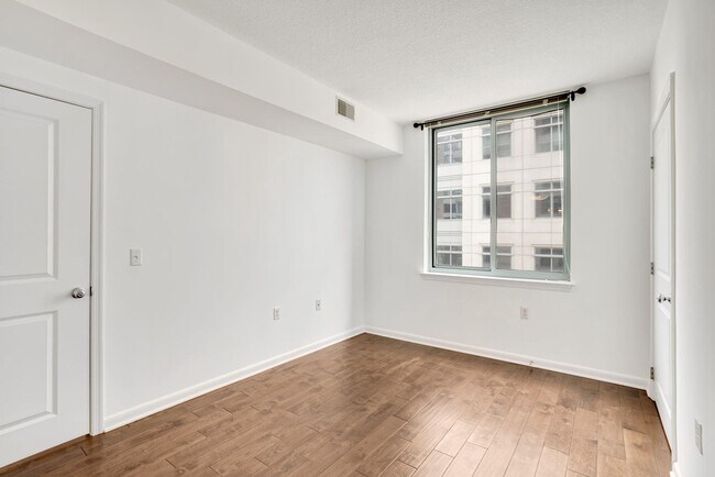 Building Photo - 851 N Glebe Rd