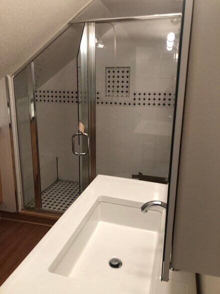 Building Photo - 311 Racebrook Rd