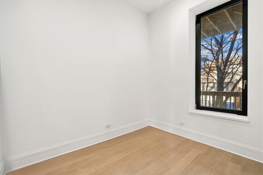 Building Photo - 1414 N Maplewood Ave
