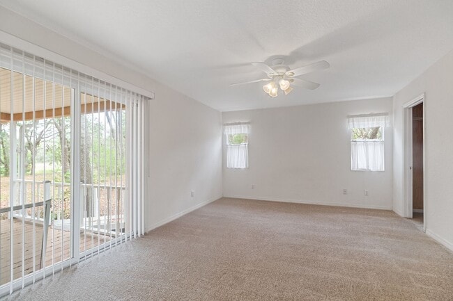 Building Photo - Escape to your private retreat!