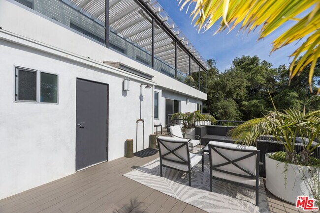 Building Photo - 641 Walther Way