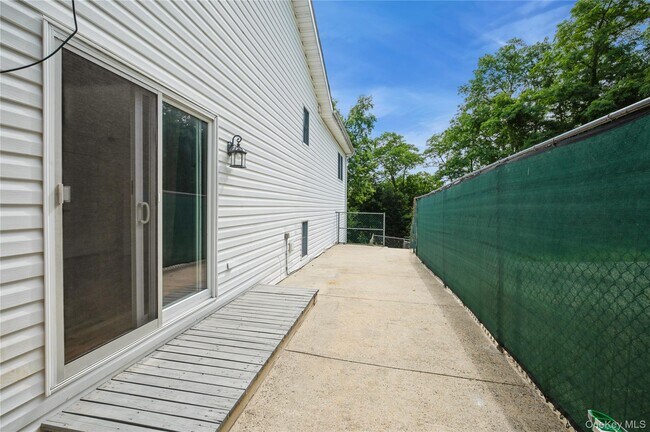 Building Photo - 138 Woodside Ave