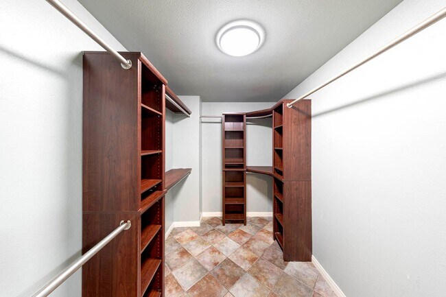 Building Photo - Charming Corner Lot Home on Oversized 10,000 Sq Ft Lot