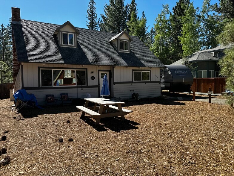 Building Photo - 910 Creekwood Dr