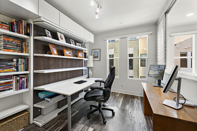 Bew 3 / Office - 1651 Topanga