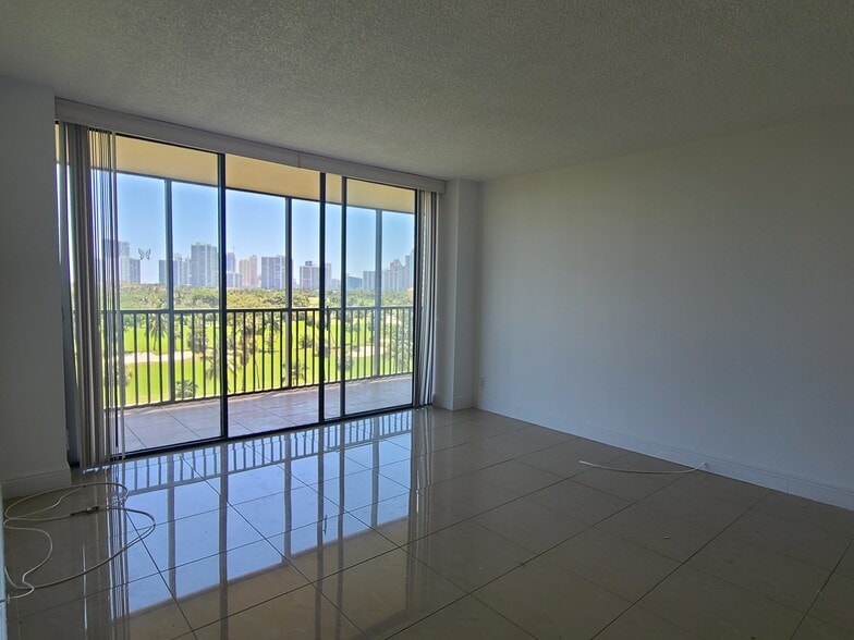 Building Photo - 20335 W Country Club Dr