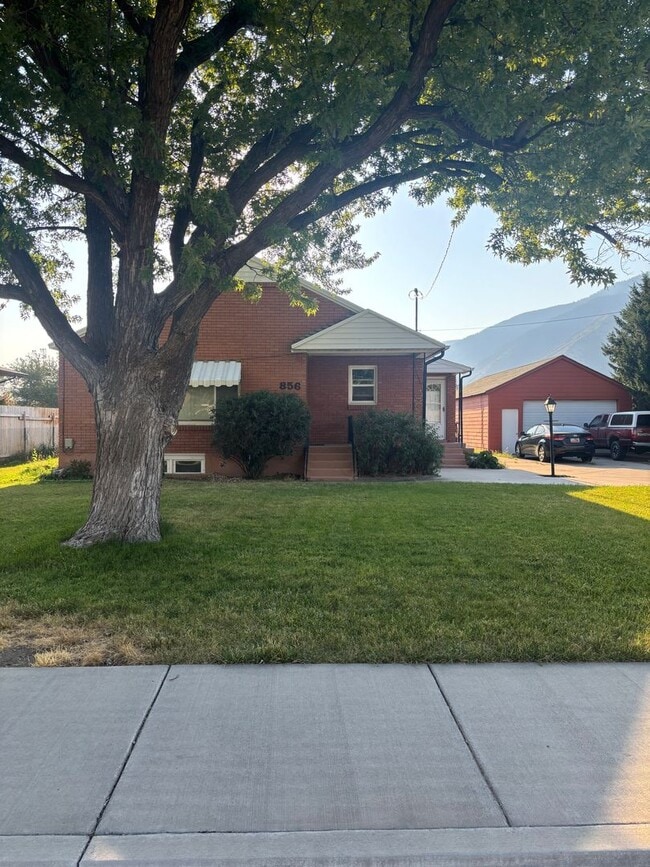 Building Photo - 856 N 300 W
