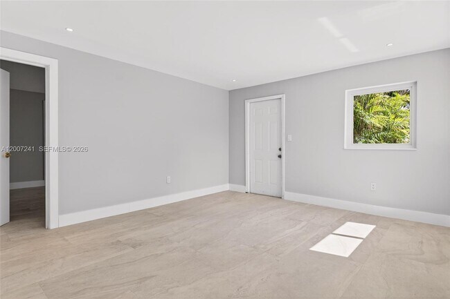 Building Photo - 1250 NE 133rd St