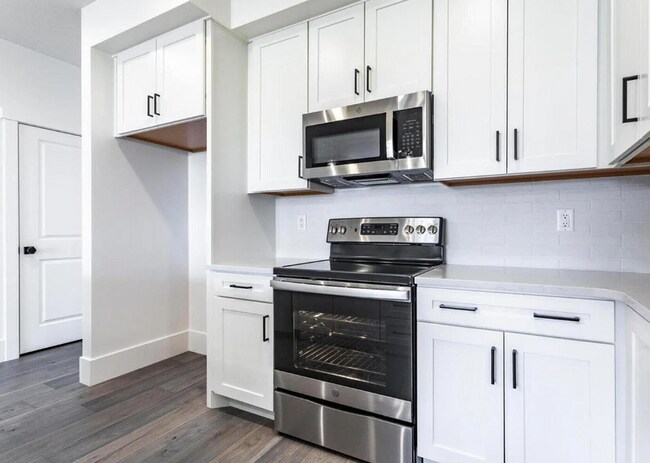 Building Photo - Stunning 3 Bedroom in Beautiful Desert Color Community