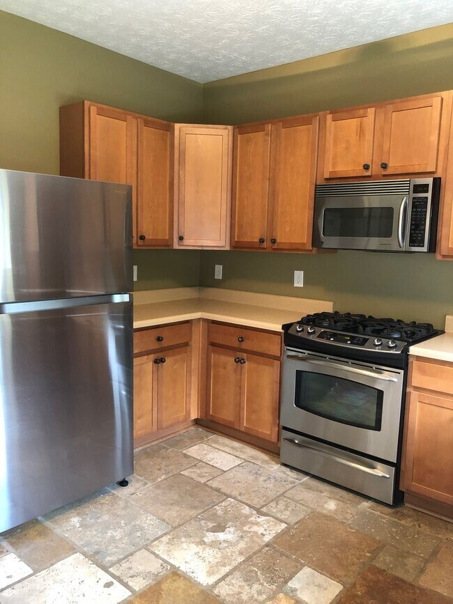 Building Photo - 3 bed/ 3 bath Townhouse