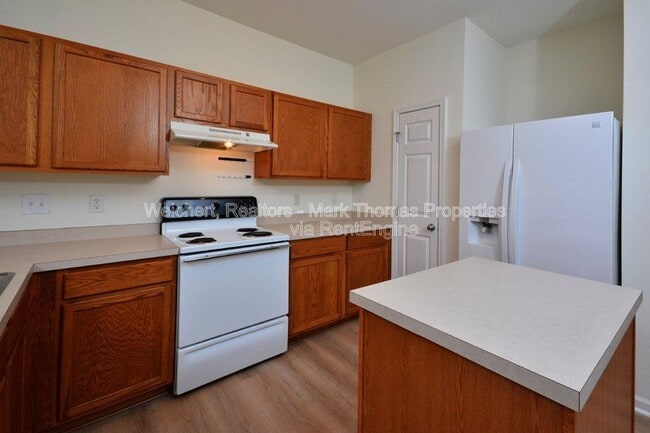Building Photo - 1326 Holly Grove Way