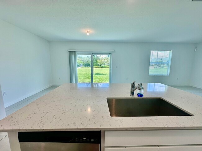 Building Photo - 4518 Dow Ln