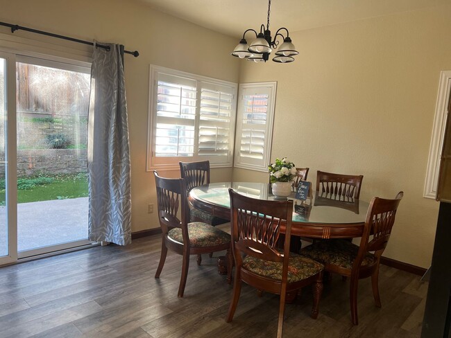 Building Photo - Charming Home in Las Palmas Community