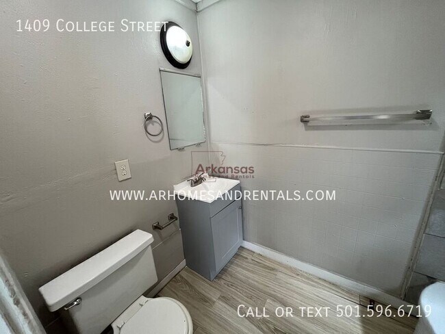 Building Photo - 1409 College St