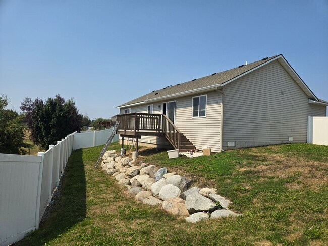Building Photo - Charming 3-Bedroom Home in Post Falls
