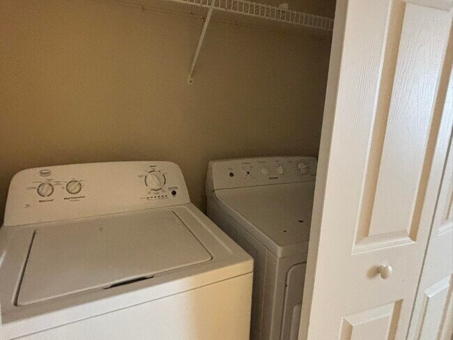 Building Photo - 4434 Gearhart Rd