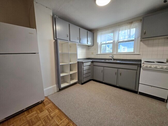 Building Photo - 56 Park Vale Ave