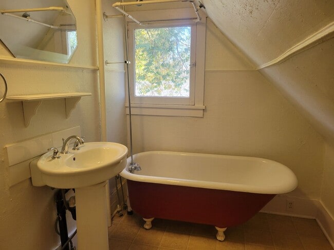 Building Photo - Charming 1910 Craftsman in the Heart of Downtown Longmont