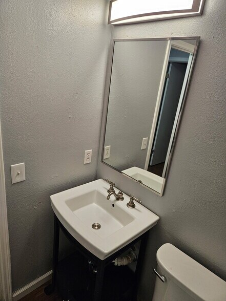 2nd bathroom - 511 Brian Ln